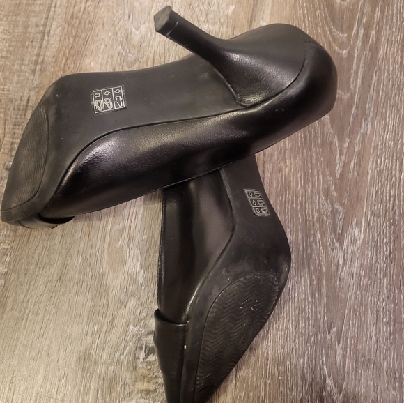 Moda spana Black heels size 7.5 with zipper embellishment - Picture 11 of 12